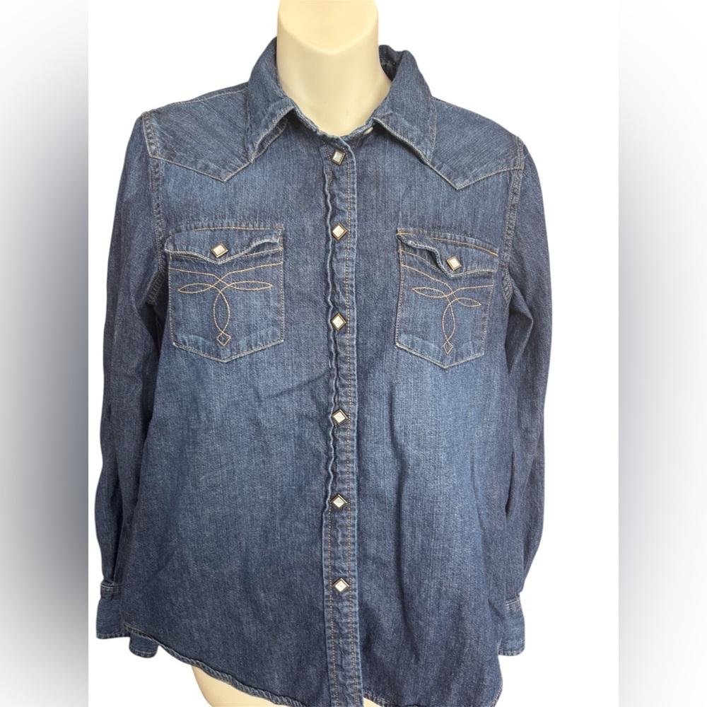 Lauren Ralph Lauren Blue Denim Button-Up Shirt. Size medium EUC